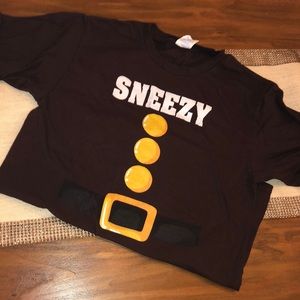 Snow White and the seven dwarves sneezy tee